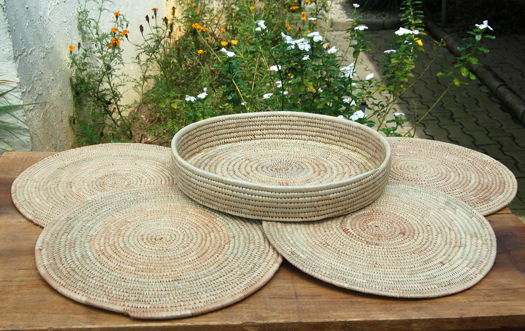 Basket Platter with 4 Nested Flat Baskets