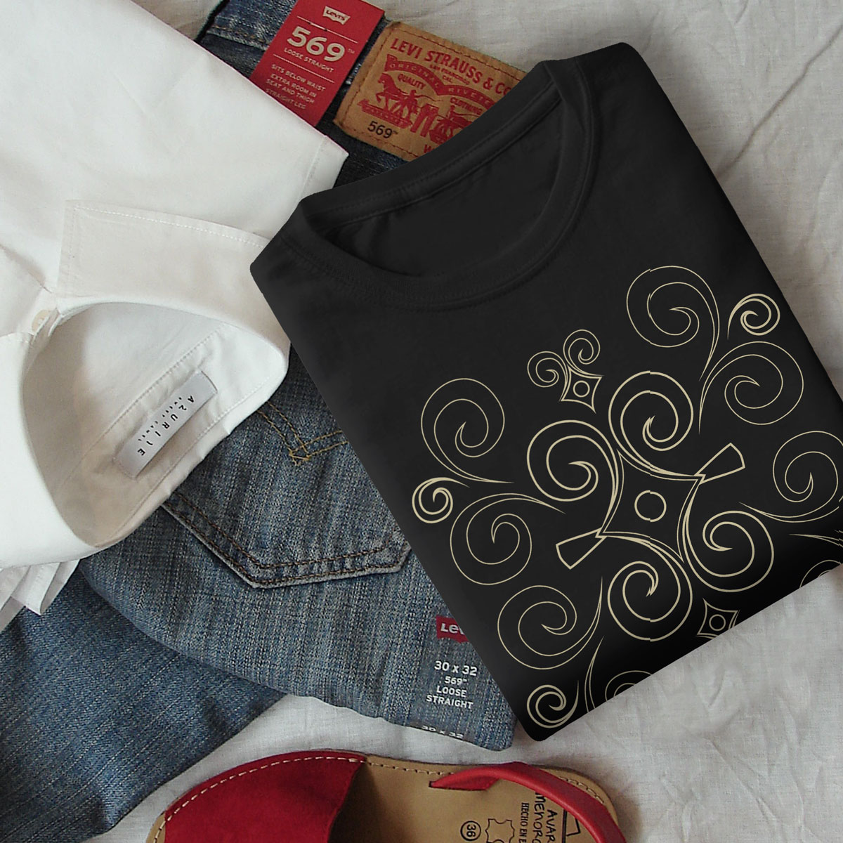 Adinkra Inspired Unisex T-shirt in Ornate Black Dwennimmen (Courage)