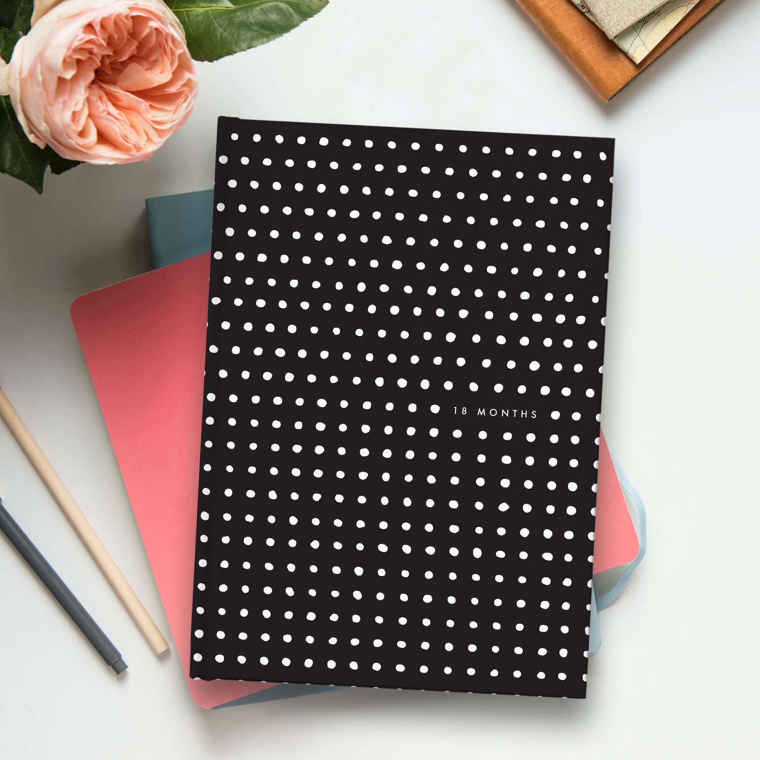 Essential 18-month Planner with Notes – undated (black)